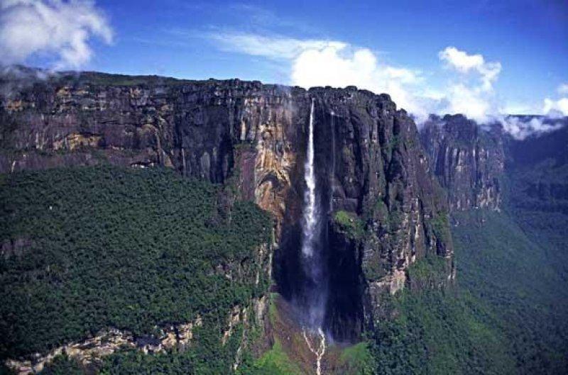 Dünyanın tepesinden akan en güzel şelale  