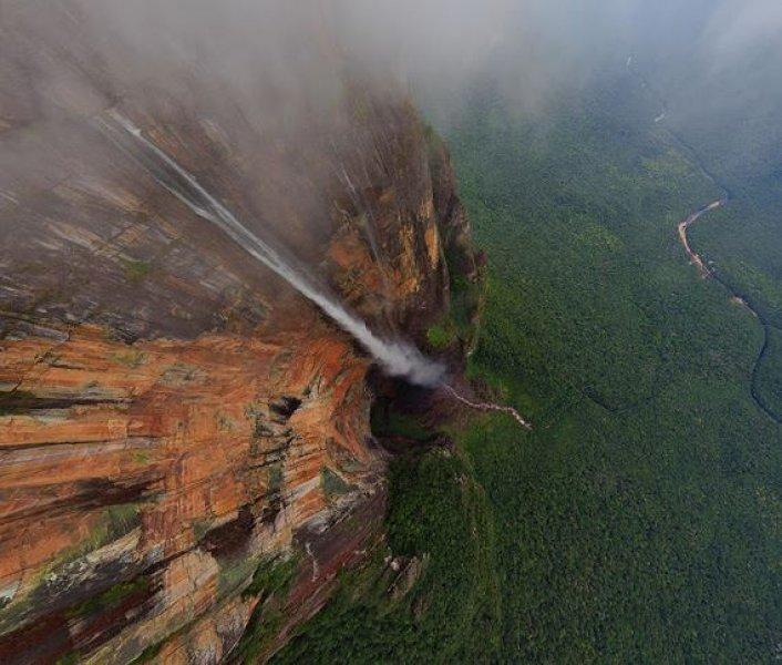 Dünyanın tepesinden akan en güzel şelale  