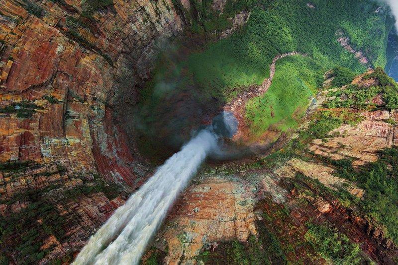 Dünyanın tepesinden akan en güzel şelale  