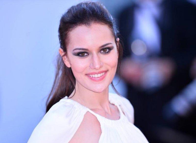 Fahriye Evcen Cannes Film Festivali'ne katıldı