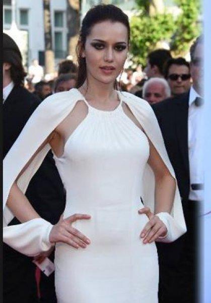 Fahriye Evcen Cannes Film Festivali'ne katıldı