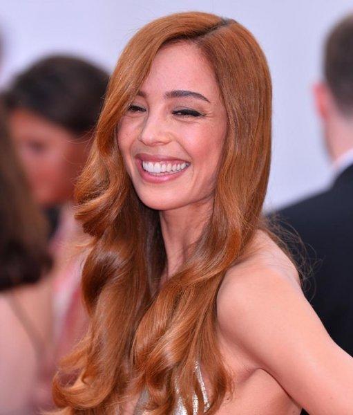 Azra Akın Cannes'da
