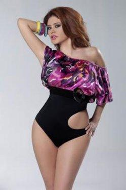 Ebru Polat'tan dekolte şov