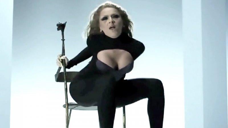 Hadise'den özel klip pozu