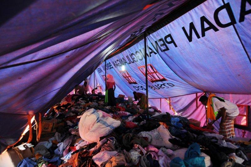 Rohingyalı Müslümanlar kamplarda yaşam mücadelesi veriyor