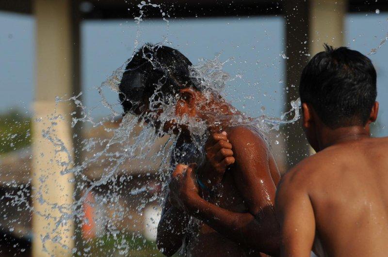 Rohingyalı Müslümanlar kamplarda yaşam mücadelesi veriyor