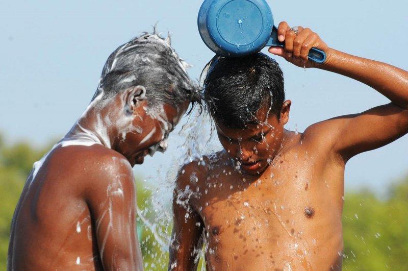 Rohingyalı Müslümanlar kamplarda yaşam mücadelesi veriyor