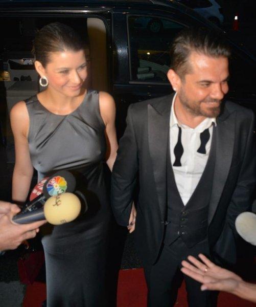 Kenan Doğulu ve Bergüzar Korel düğünde şarkı söyledi