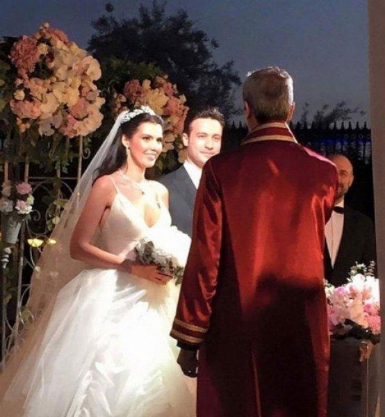 Hatice Şendil ile Burak Sağyaşar evlendi