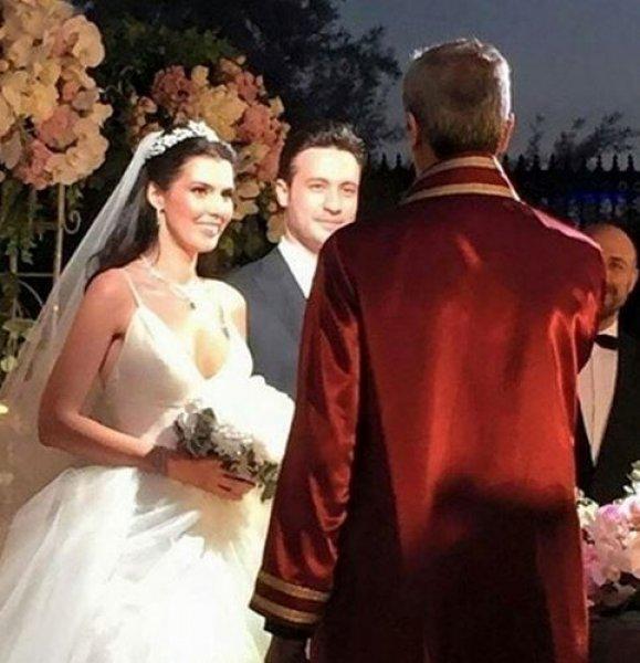 Hatice Şendil ile Burak Sağyaşar evlendi