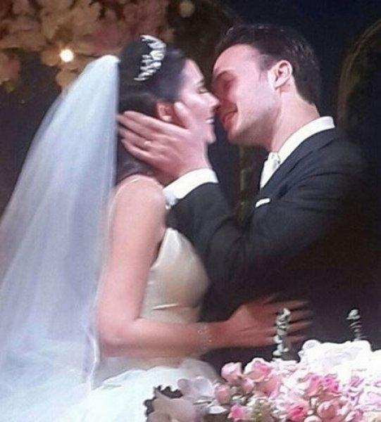 Hatice Şendil ile Burak Sağyaşar evlendi