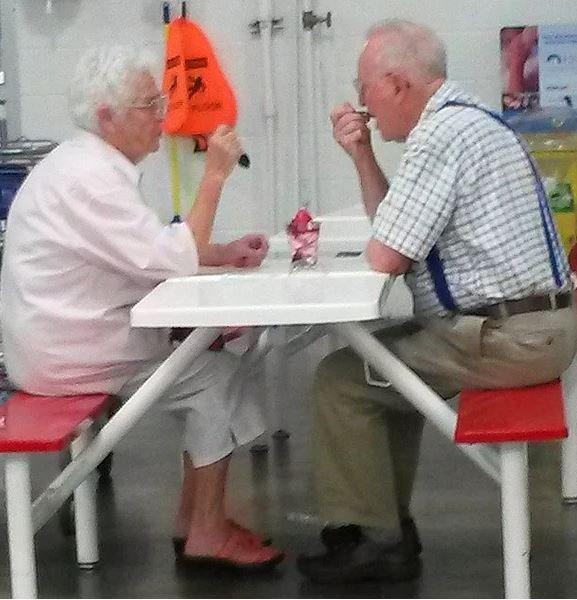 Aşkın yaşı olmaz dedirten fotoğraflar 