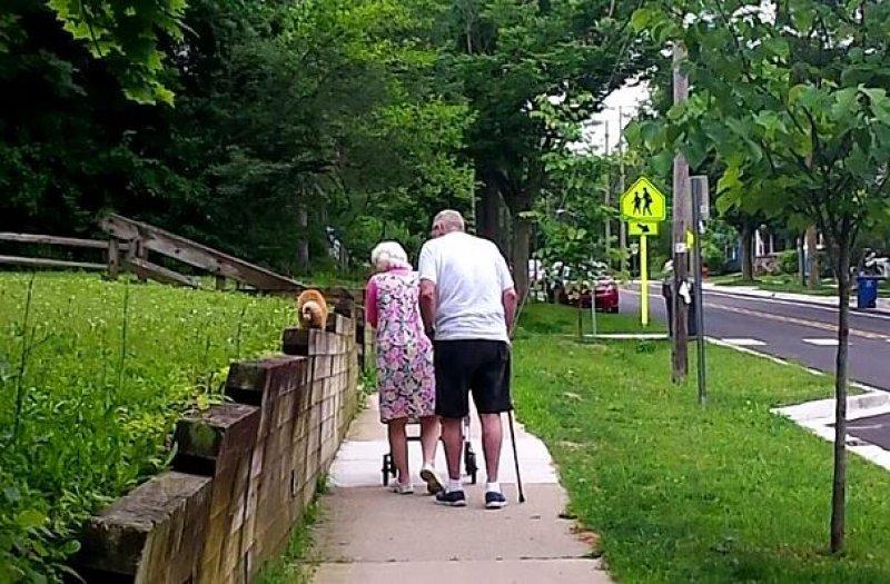 Aşkın yaşı olmaz dedirten fotoğraflar 