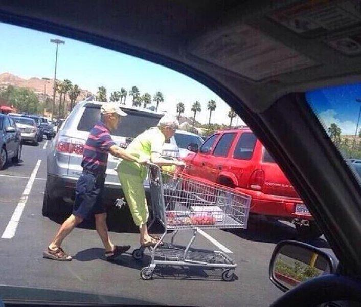 Aşkın yaşı olmaz dedirten fotoğraflar 