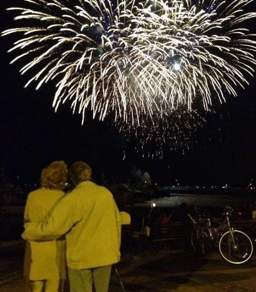 Aşkın yaşı olmaz dedirten fotoğraflar 