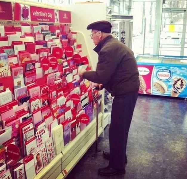 Aşkın yaşı olmaz dedirten fotoğraflar 