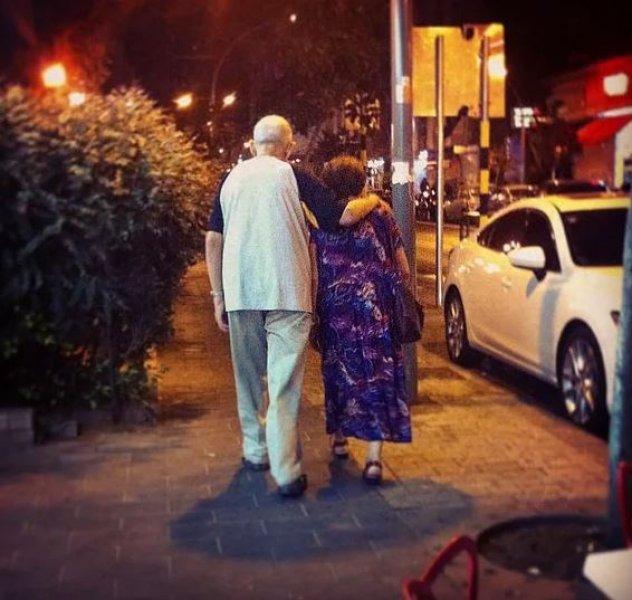 Aşkın yaşı olmaz dedirten fotoğraflar 