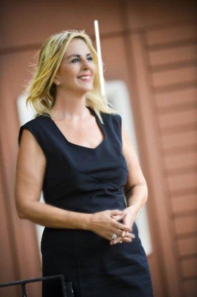 Sinema oyuncusu Hale Soygazi güzelliğiyle yıllara meydan okuyor