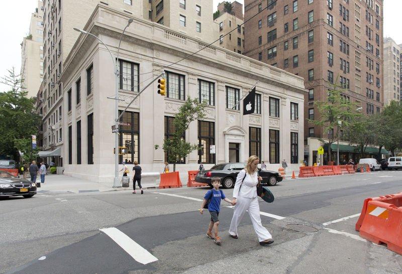 New York'ta 100 yıllık banka Apple Store oldu