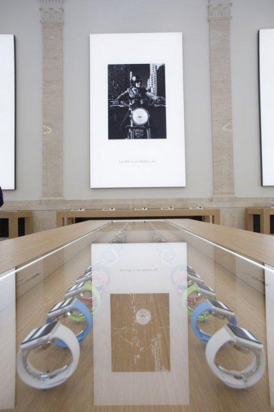 New York'ta 100 yıllık banka Apple Store oldu