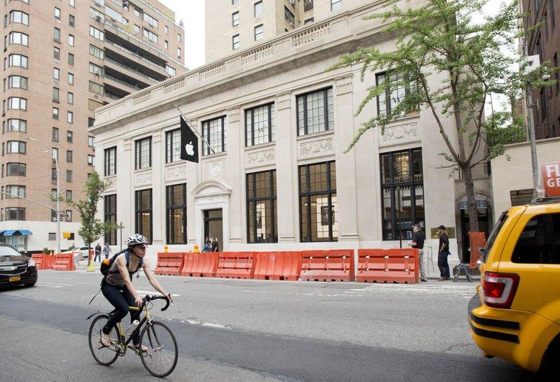 New York'ta 100 yıllık banka Apple Store oldu