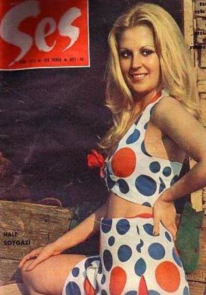 Sinema oyuncusu Hale Soygazi güzelliğiyle yıllara meydan okuyor