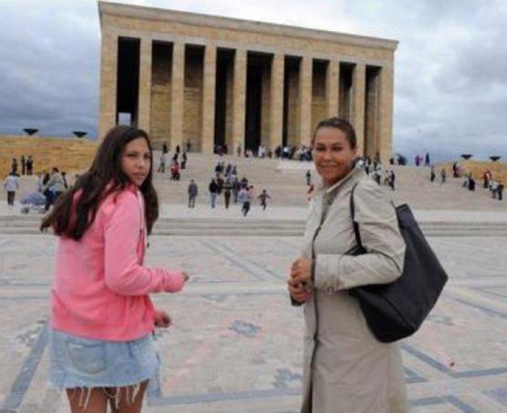 Zehra Çilingiroğlu'nun kardeş sevgisi