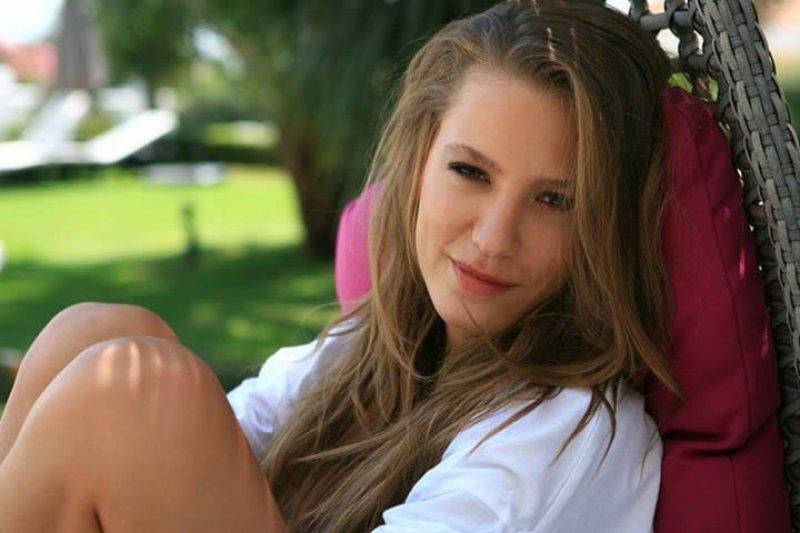 Serenay Sarıkaya iş adamı sevgilisiyle tatile çıktı
