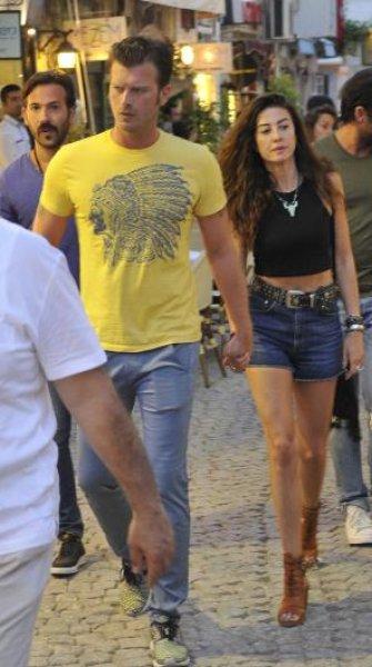 Kıvanç Tatlıtuğ sevgilisiyle Alaçatı'da