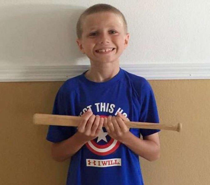 Kanserli çocuklar için 2 yıl boyunca saçlarını uzattı