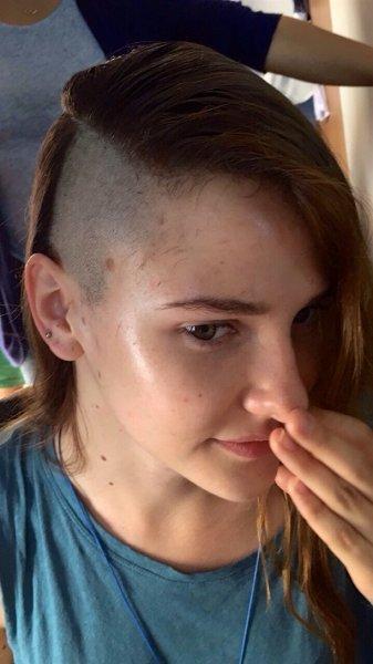 Paramparça'nın Hazal'ı Alina Boz saçlarını kazıttı