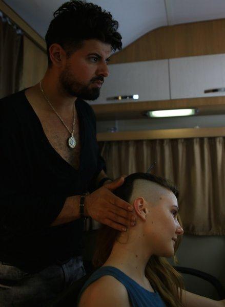 Paramparça'nın Hazal'ı Alina Boz saçlarını kazıttı