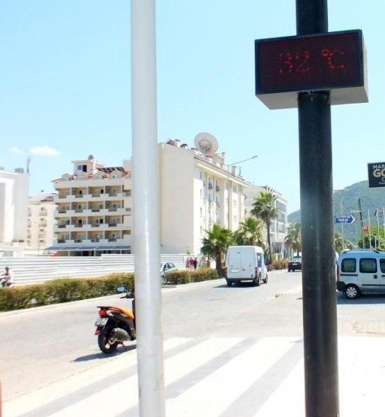 Marmaris sahillerine turistler akın etti