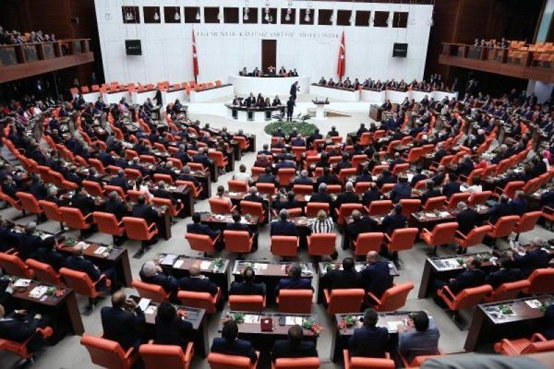 Meclis'te yemin töreni