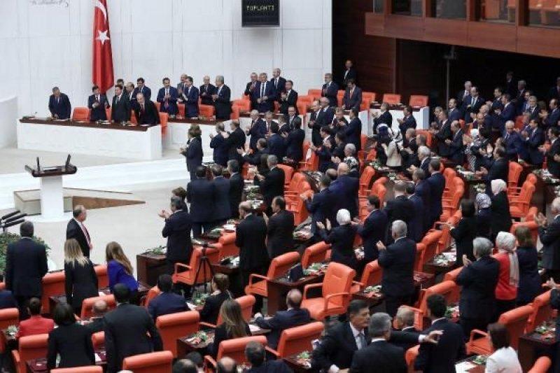 Meclis'te yemin töreni