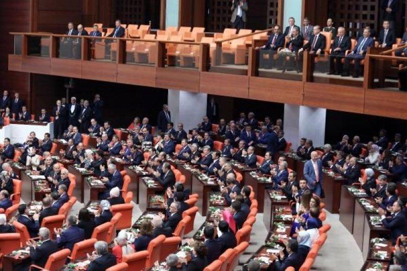 Meclis'te yemin töreni