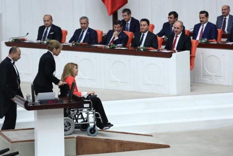 Meclis'te yemin töreni