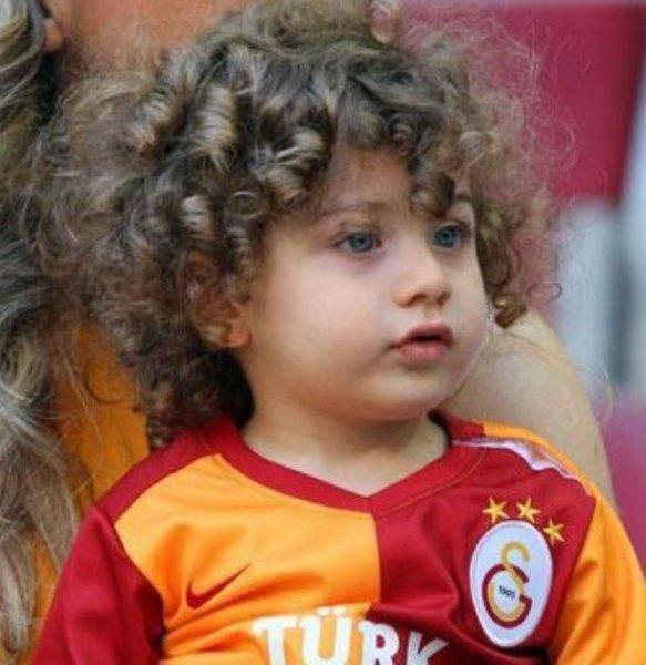 Sabri Sarıoğlu'nun eşi yardımcı pilot oldu