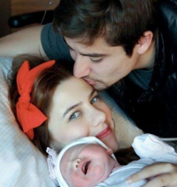 Sabri Sarıoğlu'nun eşi yardımcı pilot oldu