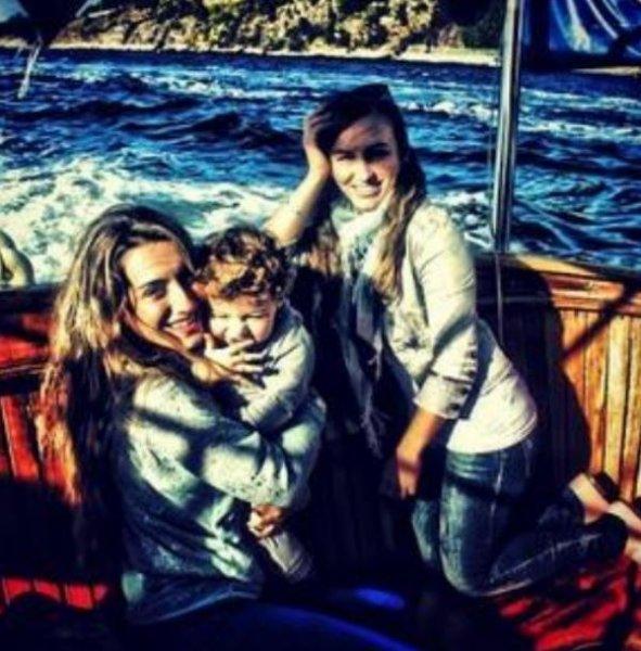 Sabri Sarıoğlu'nun eşi yardımcı pilot oldu