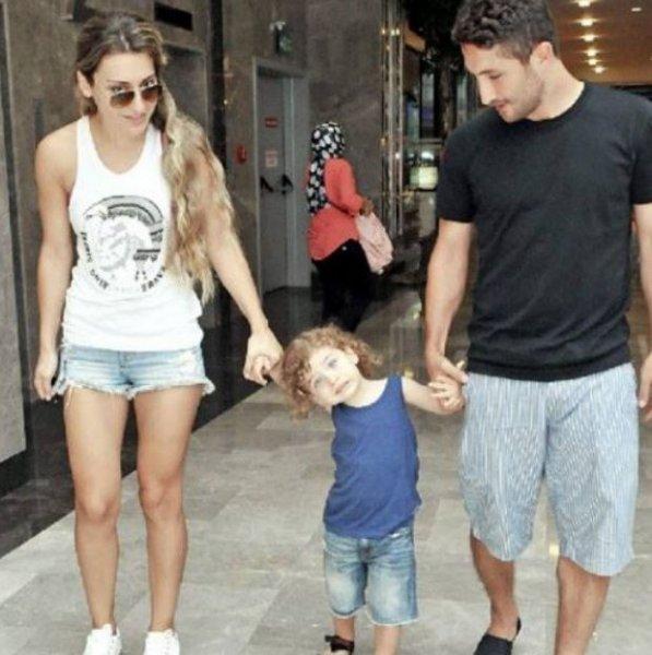 Sabri Sarıoğlu'nun eşi yardımcı pilot oldu