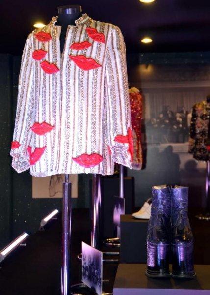 Bodrum'da Zeki Müren sergisi açıldı 