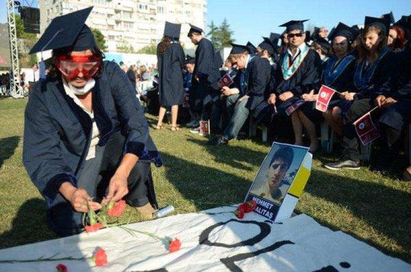 Boğaziçi Üniversitesi mezuniyet töreninde pankartlar konuştu