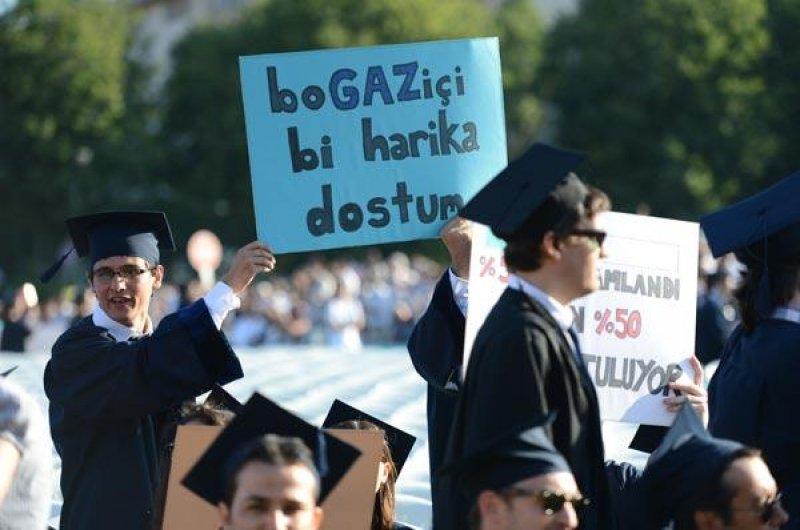 Boğaziçi Üniversitesi mezuniyet töreninde pankartlar konuştu