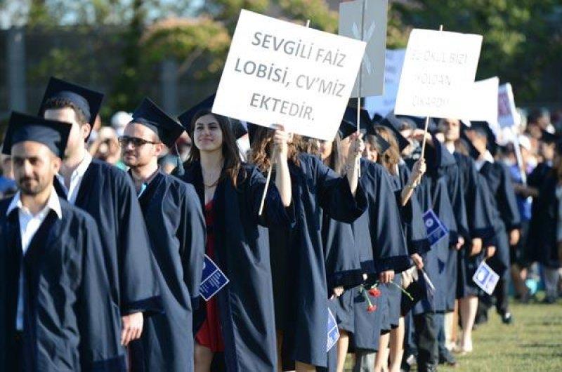 Boğaziçi Üniversitesi mezuniyet töreninde pankartlar konuştu