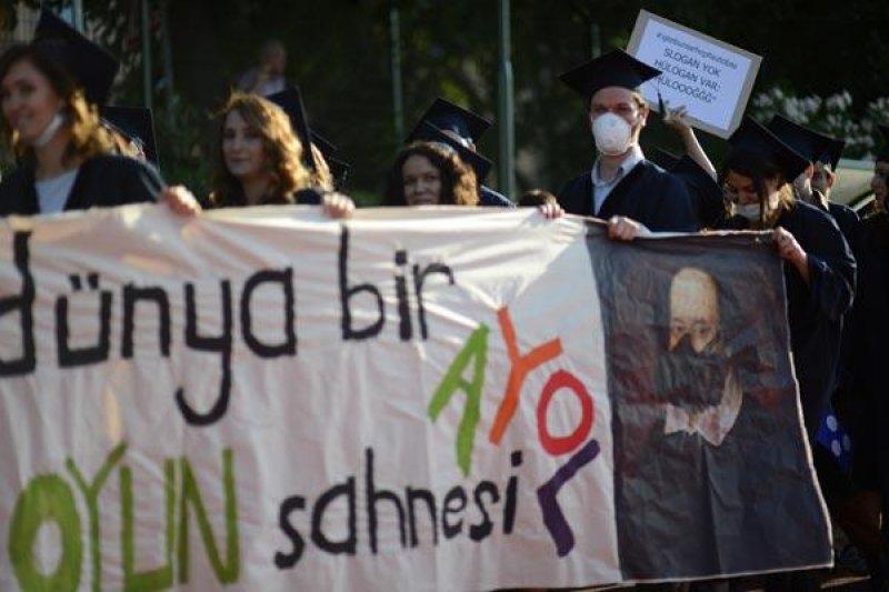 Boğaziçi Üniversitesi mezuniyet töreninde pankartlar konuştu