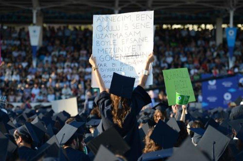 Boğaziçi Üniversitesi mezuniyet töreninde pankartlar konuştu