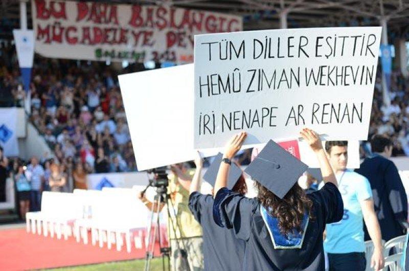 Boğaziçi Üniversitesi mezuniyet töreninde pankartlar konuştu