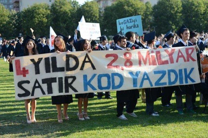 Boğaziçi Üniversitesi mezuniyet töreninde pankartlar konuştu