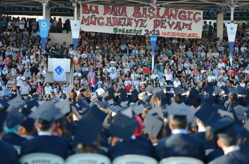 Boğaziçi Üniversitesi mezuniyet töreninde pankartlar konuştu